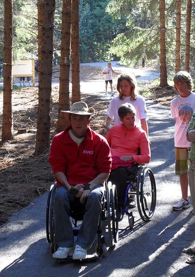 Le sentier est accessible à tous et notamment aux personnes à mobilité réduite