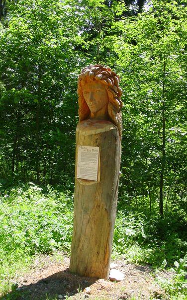 Ce totem représente le Maitre de la Forêt...