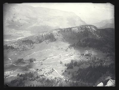 Cette photo ancienne montre le réseau de drainage dans la région du Verney en 1933