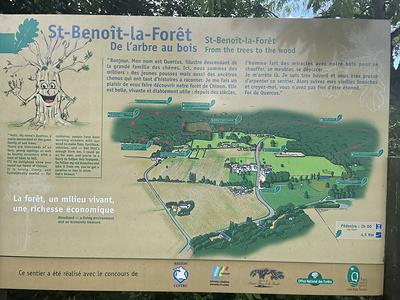 Départ de la place de l'église de Saint-Benoît-la-Forêt