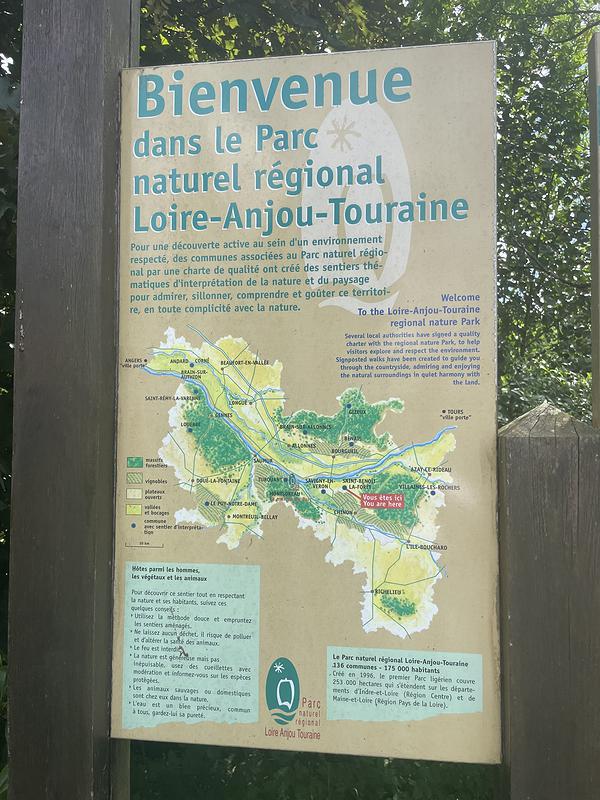 La commune est associée au Parc naturel régional Loire-Anjou-Touraine